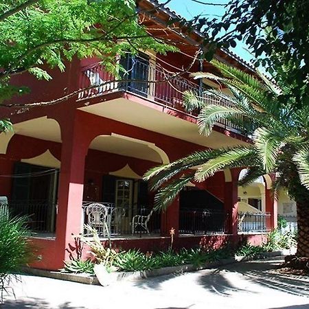 Teressa Apartments Дасия Екстериор снимка